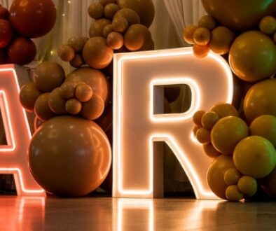 Decorative balloons and a neon sign spelling out "HART" at Black Sheep Weddings and Events in Green Bay, WI.